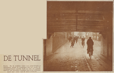 874153 Gezicht door de tunnel in de Leidseweg te Utrecht, die aanvankelijk alleen voor voetgangers bedoeld was, maar nu ...